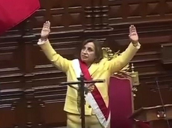 Дина Болуарте стала президентом Перу после импичмента Педро Кастильо