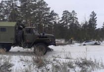 Утром 7 декабря в Заиграевском районе Бурятии 30-летний водитель «Тойоты Корона Премио» не справился с управлением и выехал на встречную полосу, где столкнулся с 22-летним водителем «Урала»