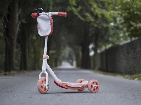 В Кондопоге молодой человек украл у ребенка самокат