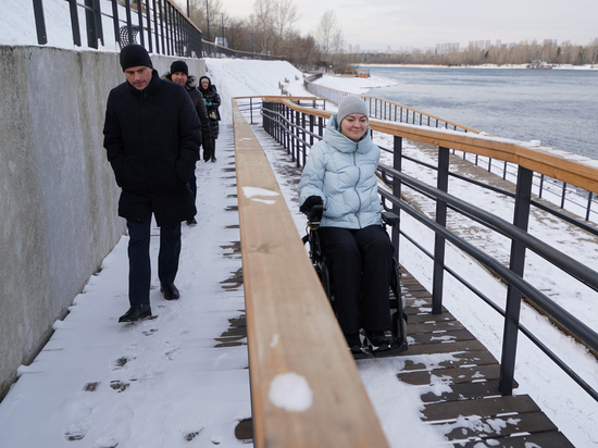 На набережной Красноярска протестировали самый длинный в городе пандус