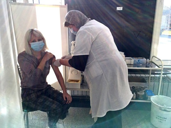 В Саратове развернули мобильные пункты вакцинации от гриппа
