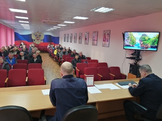 Госавтоинспекторы Серпухова провели «круглый стол» по вопросам безопасности несовершеннолетних