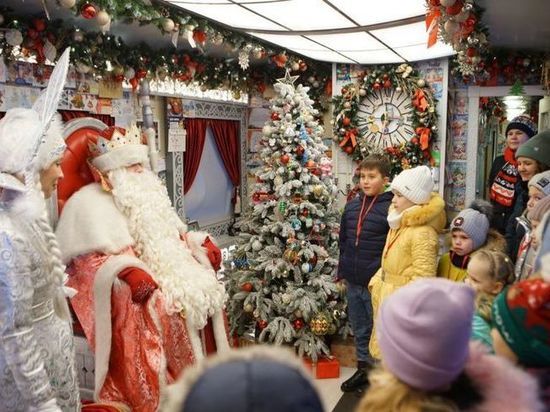 Уфу посетил сказочный поезд Деда Мороза