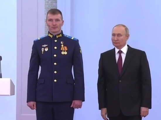 Путин поддержал награжденного Героя России: «Не волнуйтесь, здесь все свои»