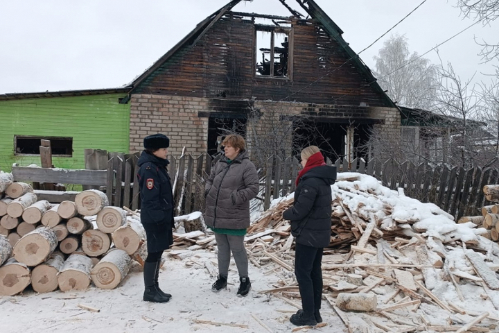 Четверо жителей поселка Вохма остались живы благодаря приезду инспекторов районного отдела ПДН