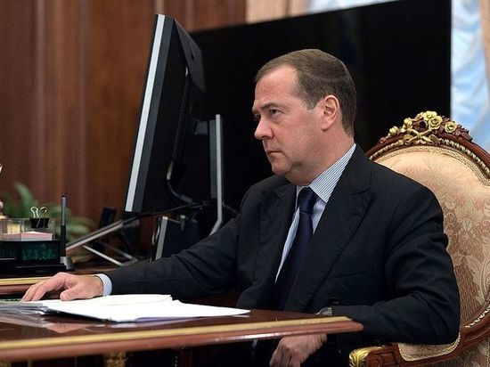 Медведев рассказал, за что стоит благодарить Зеленского
