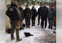 Служба безопасности Украины сообщила об очередном проверочном рейде по храмам УПЦ и опубликовала оперативное фото, которое привлекло внимание пользователей соцсетей