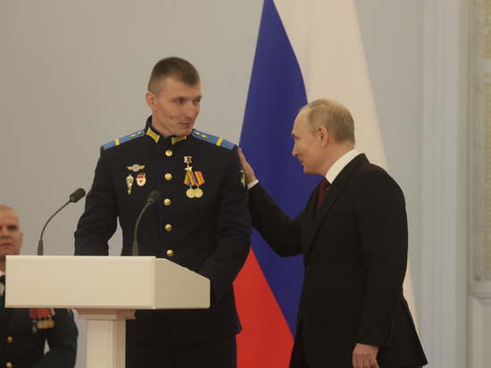 Путин вручил Золотые Звезды десяти военнослужащим