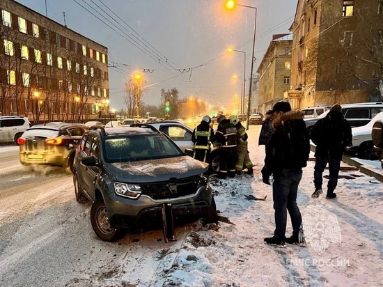 В серьезной аварии в Мурманске пострадал человек