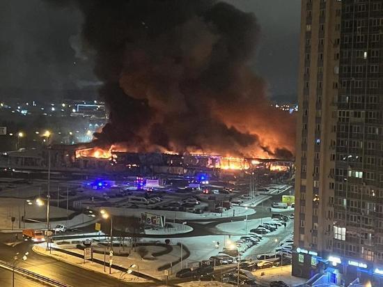 В Москве загорелся ТЦ «Мега Химки»: слышны взрывы