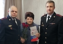 9 декабря в торжественной обстановке 84-летняя Людмила Чесняк приняла гражданство России.