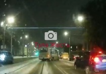 Накануне, вечером 8 декабря, в паблике "Тула Жесть" ВКонтакте появилось видео, на котором в самом центре города заносит автобус