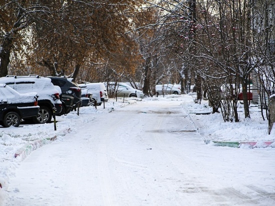 С улиц Красноярска дорожники за ночь вывезли 420 КАМАЗов снега