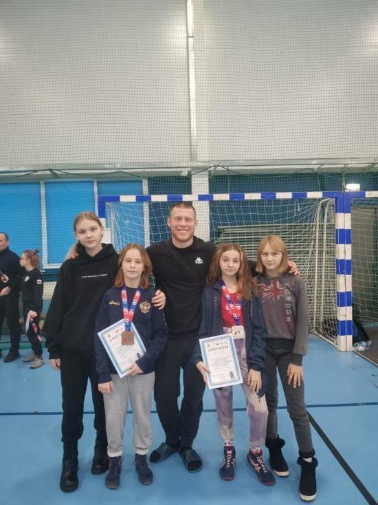 Юные липчанки завоевали две медали на всероссийских соревнованиях по вольной борьбе