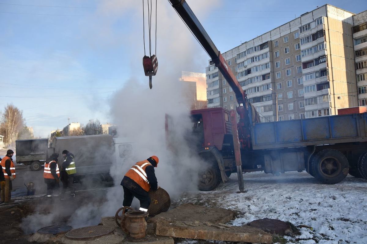 Костромские ремонты: в городе продолжают устранять дефекты на тепловых сетях