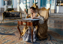 Ирина Пегова снова примерила исторический костюм и на этот раз играет Екатерину II
