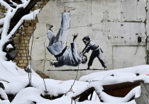 Британский уличный художник Бэнкси стал почетным гражданином Ирпеня, пишут украинские СМИ