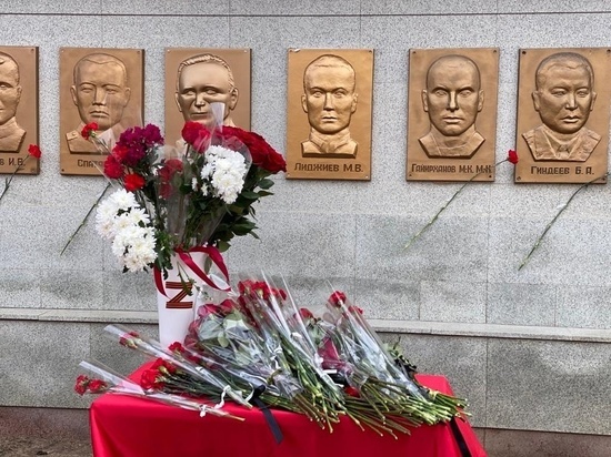 В Элисте состоялось открытие барельефа Мингияна Лиджиева