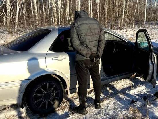 В лесу Омска полиция и спецназ задержали крупного наркодилера