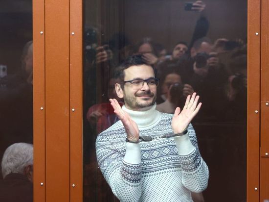 Илья Яшин встретил смехом приговор в 8,5 лет лишения свободы