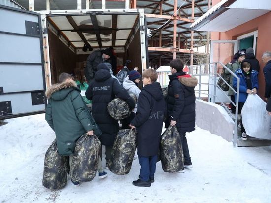 Челябинские школьники отправляют гуманитарный груз в зону СВО