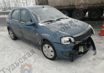 Накануне, утром 8 декабря, на 293-м километре автодороги М-4 "Дон" Ефремовского района Тульской области, 47-летняя женщина за рулём автомобиля марки "Renault Logan" врезалась в металлическое барьерное ограждение