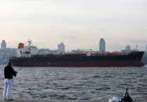Пробка из нефтяных танкеров, почти неделю частично перекрывающая пролив Босфор, продолжает расти