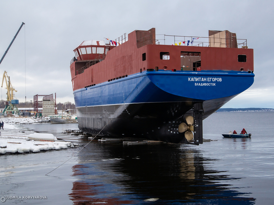 В Петрозаводске торжественно спустили на воду новое судно