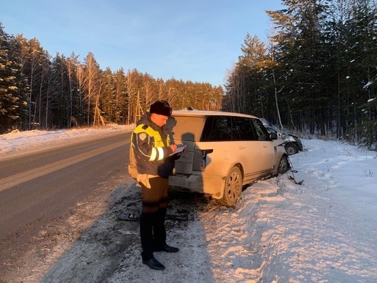 Три человека травмировались в аварии на уральской дороге