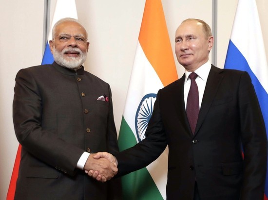 Премьер-министр Индии Нарендра Моди отказался от проведения в 2022 году ежегодной личной встречи с президентом России Владимиром Путиным по причине его угрозы «применить ядерное оружие в Украине»