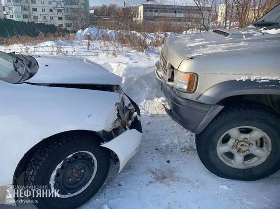 Пассажир Toyota Corolla получила травмы в ДТП на севере Сахалина