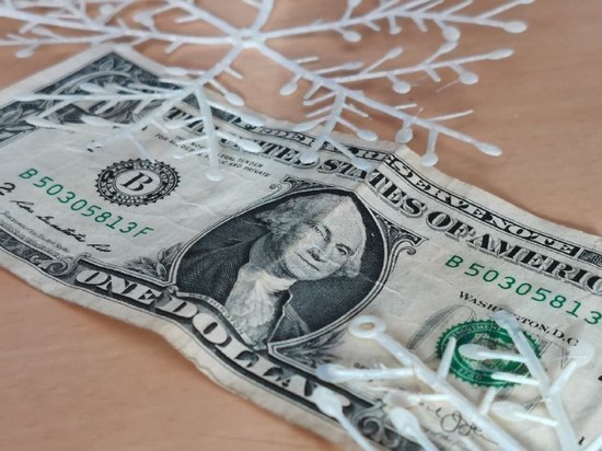 Курс доллара во Владивостоке на 10 декабря превысил 62 рубля