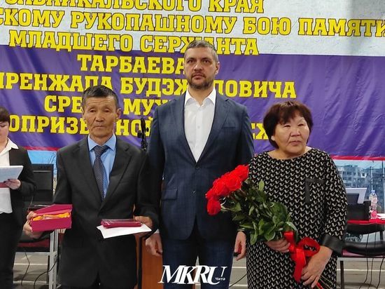 Церемония началась с минуты молчания