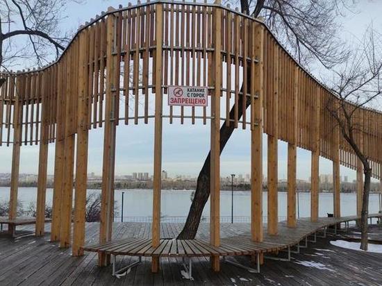 В Красноярске на опасных горках установили таблички «Катание запрещено»