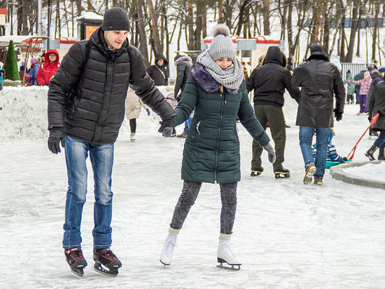 Где и как работают популярные ледовые катки 2022-2023 в Биробиджане