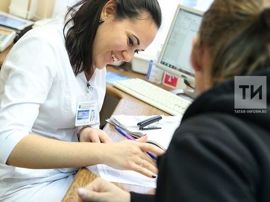 Татарстану на зарплату врачам выделили 141,9 млн рублей