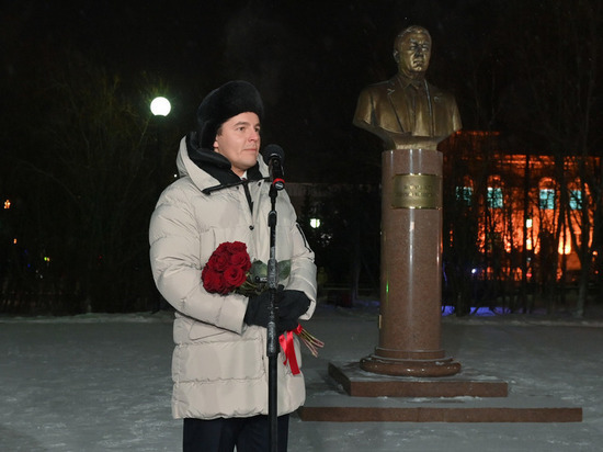 В Салехарде открыли памятник известному ямальскому политику Сергею Корепанову
