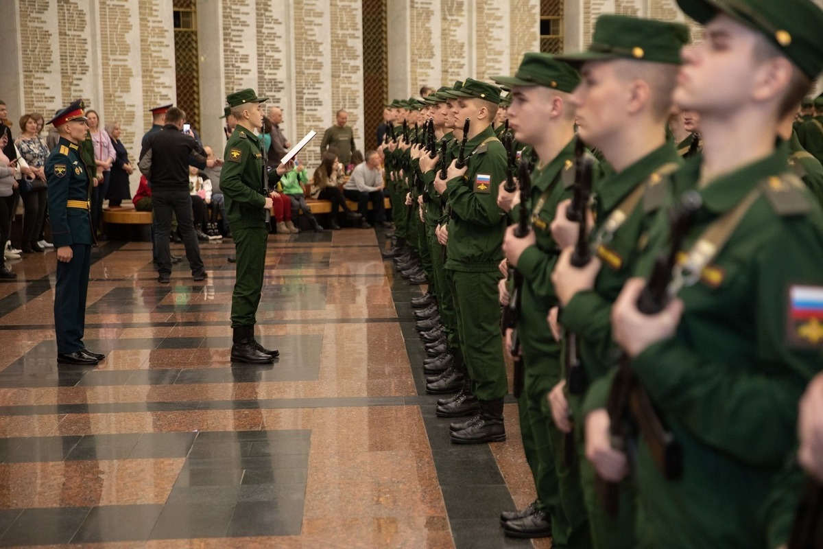 Новобранцы Преображенского полка из Костромской области приняли присягу в Музее Победы