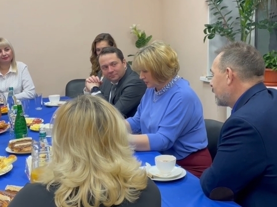 Губернатор Чибис встретился с родственниками участников СВО
