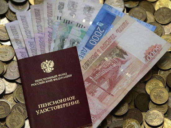 Медведев предложил отменить индексацию пенсий работающим пенсионерам