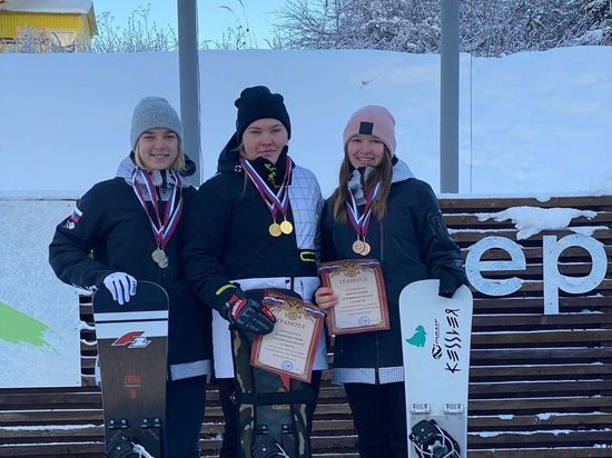София Надыршина выиграла два золота на этапе Кубка России по сноуборду