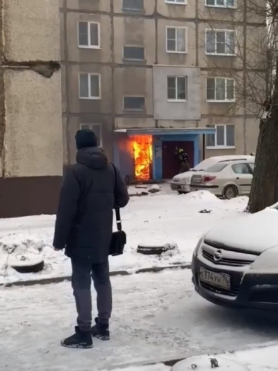В Ярославле в одной из многоэтажек вспыхнул мусопровод