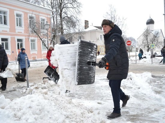 Мэр Великого Новгорода Розбаум принял участие в «Снежном десанте»