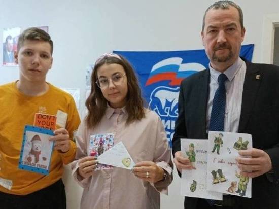 В Костромской области продолжается акция по сбору и изготовлению новогодних открыток участникам СВО