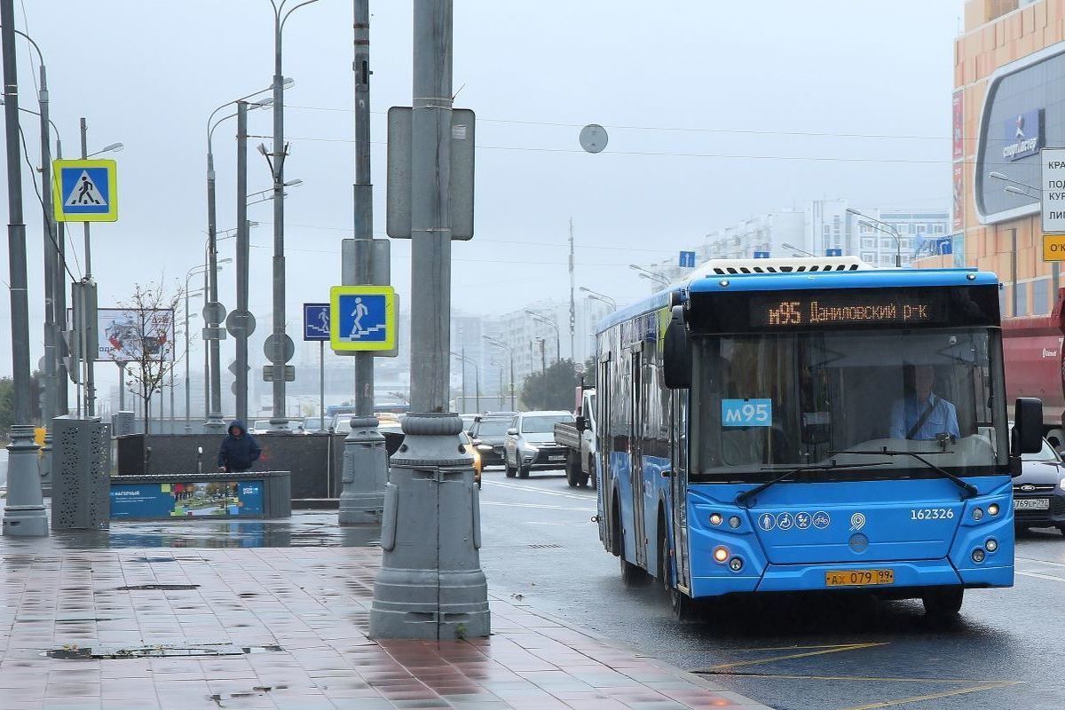 Транспорт в 10 раз. Автобус Москва. Московский автобус. Автобусы России. Автобус в Москве неизвестный.