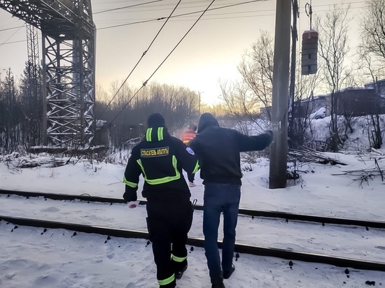 В Апатитах спасли повредившего ногу бездомного мужчину
