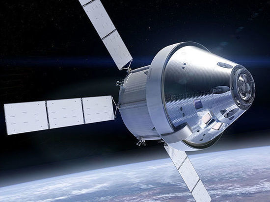 Побывавший на лунной орбите космический корабль Orion приводнился в Тихом океане