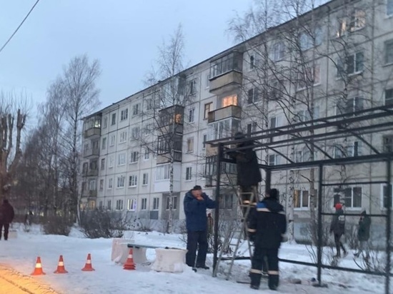 В Северодвинске началась установка новых остановочных павильонов