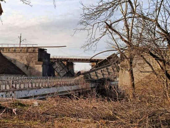 ВСУ подорвали в Артемовске железнодорожный мост