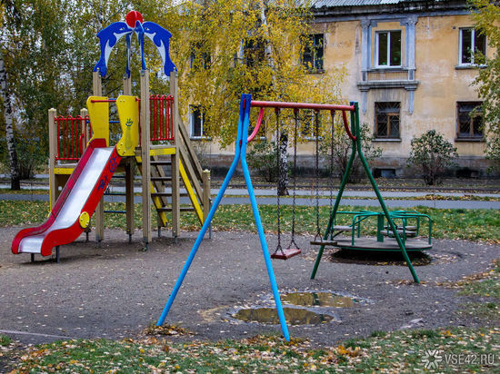 Жители кузбасского города пожаловались на демонтаж детских площадок в преддверии новогодних каникул